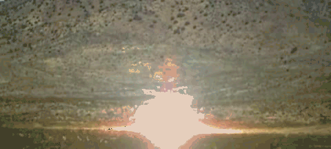 是的,我们需要爆炸的冲击波才能制造出肉眼可见的空气密度变化,上面