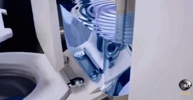 马桶的下水管道有s形的弯曲,这里利用了虹吸原理.